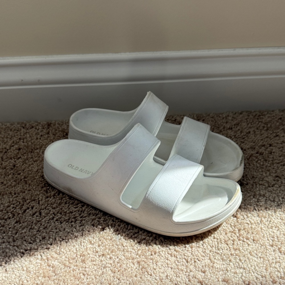 Old Navy Women’s White Slide Sandals